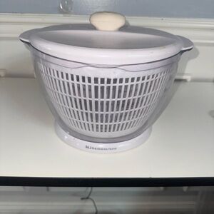 KitchenAid White Salad Spinner with Cream Knob
